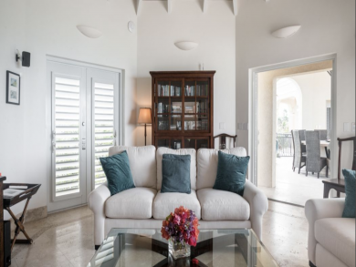 Contemporary Four Bedroom on Grace Bay